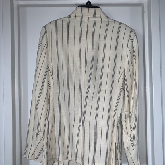 Chaps (NWT) (4) linen-blend, cream & navy, 2-button. - Picture 6 of 16